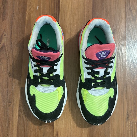 Adidas Falcon US women 6 1/2, wide fit. price is reasonably négociable💖 - Picture 2 of 3